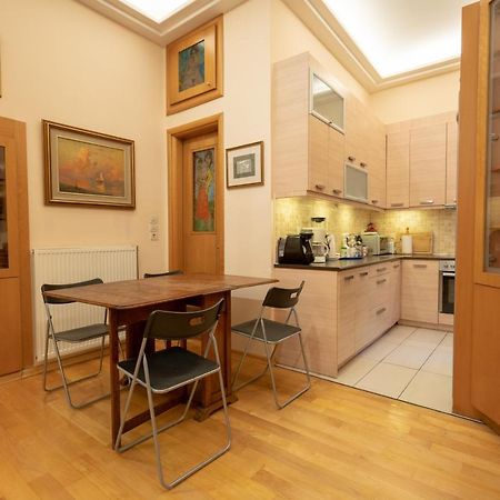 Acropolis Metro St.3 Bedrοοms 6 Persons Maisonette Athens Exterior photo
